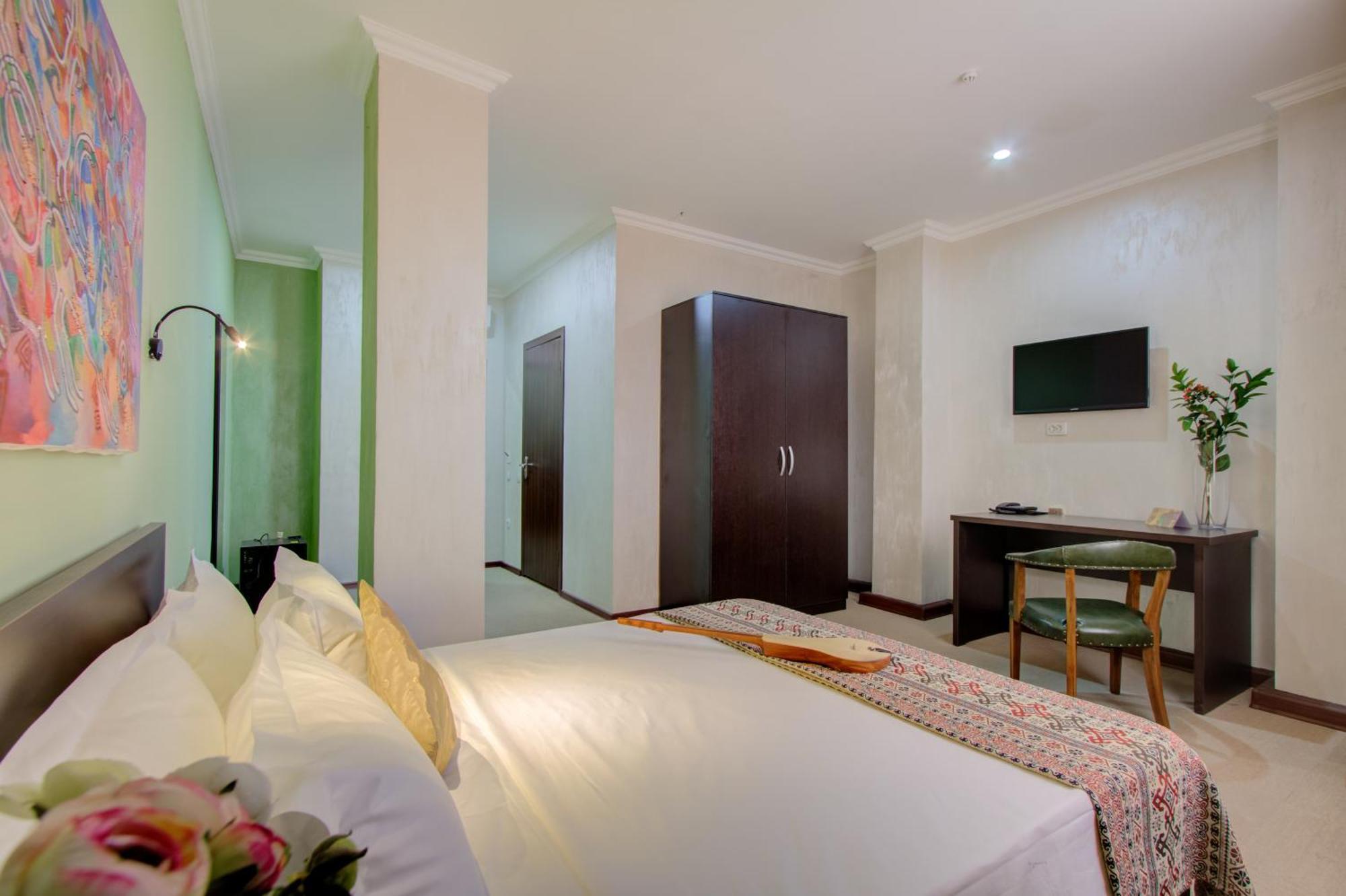 Olive Hotel Bishkek Exterior foto