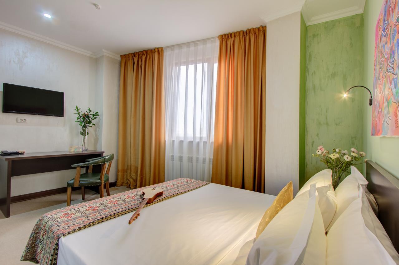 Olive Hotel Bishkek Exterior foto