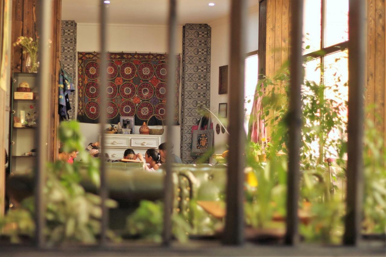 Olive Hotel Bishkek Exterior foto